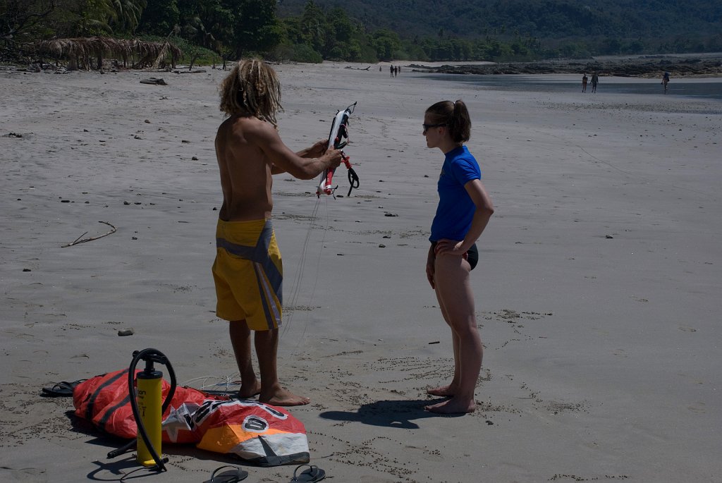 DSC_2268.jpg - "LoLo" showing Jackie the surfing kite