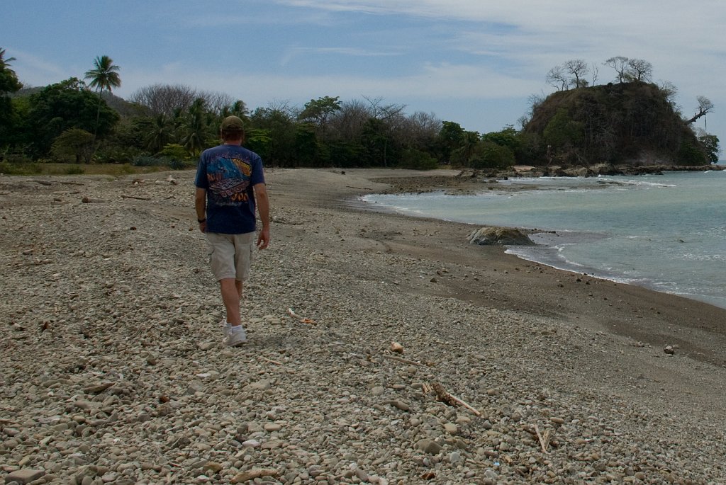DSC_2369.jpg - Chris walks