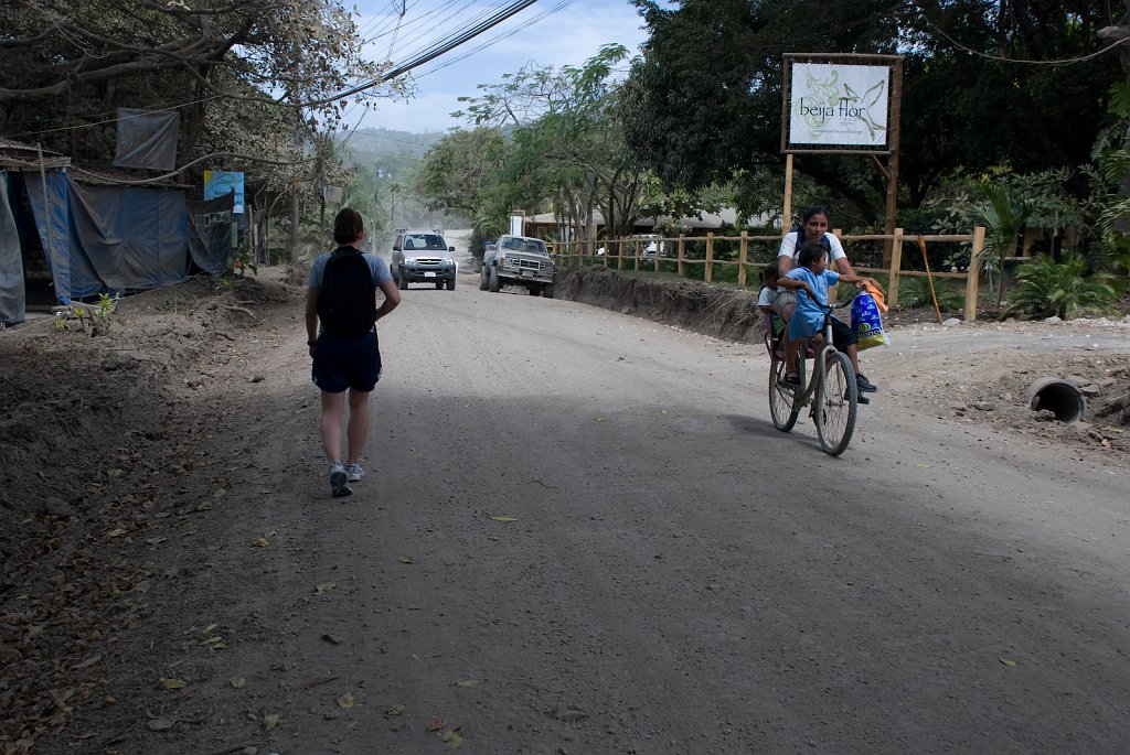 DSC_2389.jpg - The cyclists must hold their breath