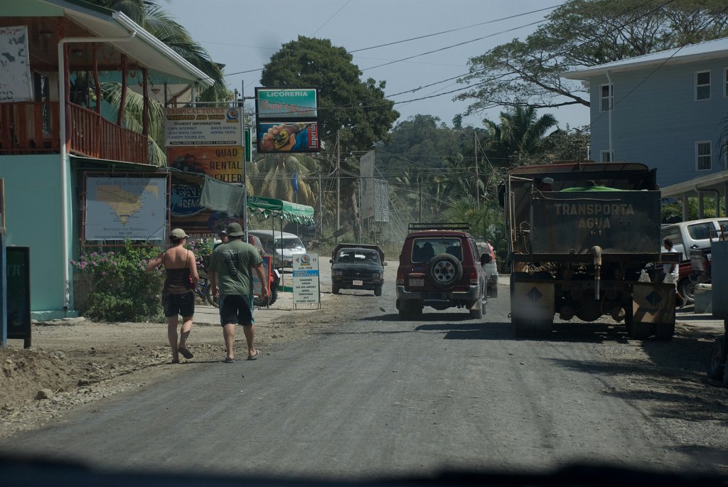 DSC_2451.jpg - The shopping area