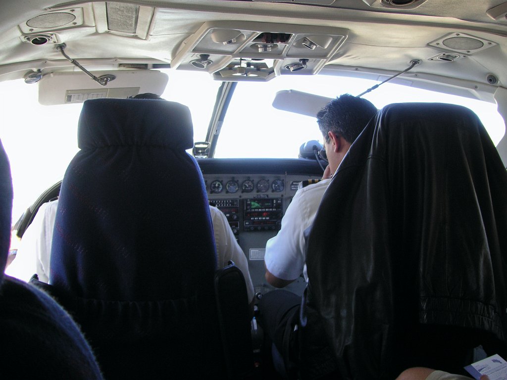PICT0058.jpg - Our pilots for flight to San Jose