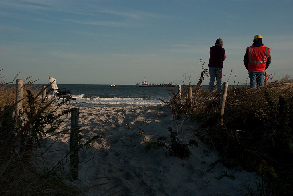 DSC_6676.jpg - Watching the operation from 77th St.