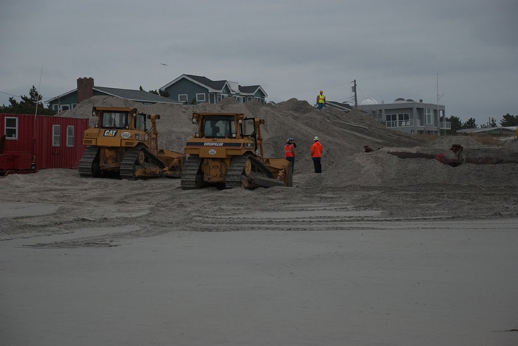 DSC_6719.jpg - By the second day there's already a good pile of sand at 77th St.