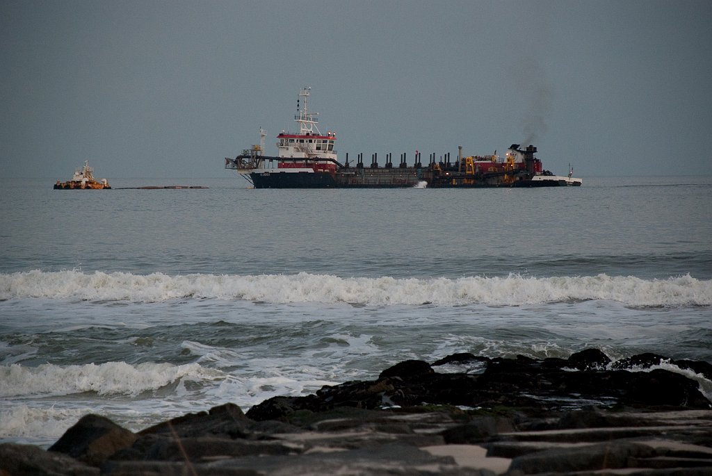 DSC_6812.jpg - The hopper dredge unloads just off the Lee Avenue jetty.