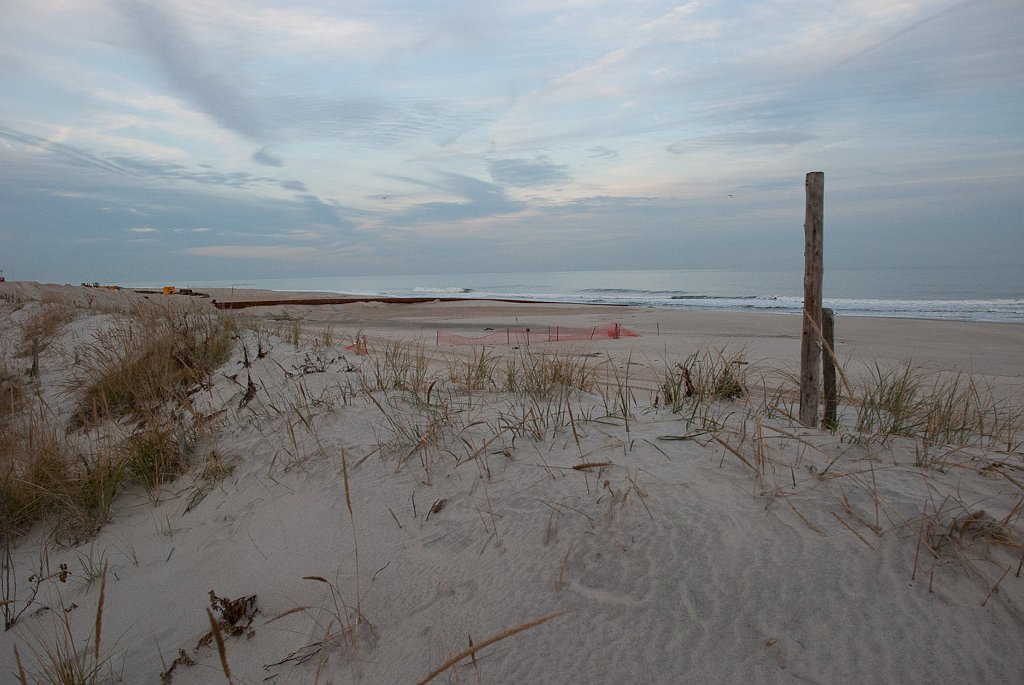 DSC_6825.jpg - The beach north of 75th Street is already much larger.