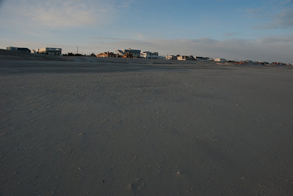 DSC_7129.jpg - The beach at Lee Ave. is expansive now.