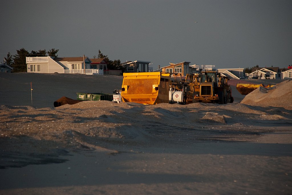 DSC_7148.jpg - One of the distribution boxes is parked at 75th Street.
