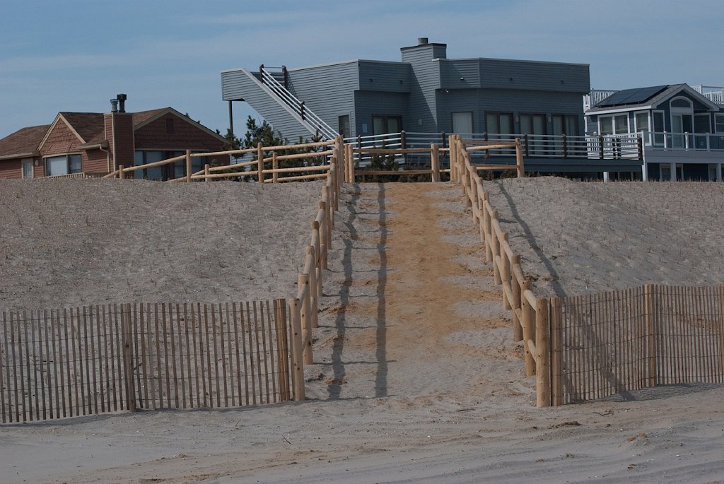 DSC_7717.jpg - The new exit from the beach to Lee Avenue.