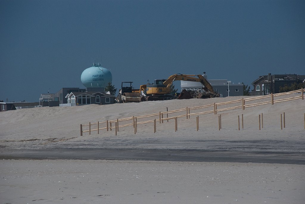 DSC_7796.jpg - Equipment for grading the dune.