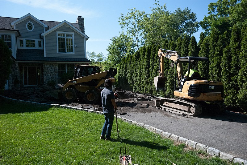 DSC_1781.jpg - The old pavement is broken up quickly.