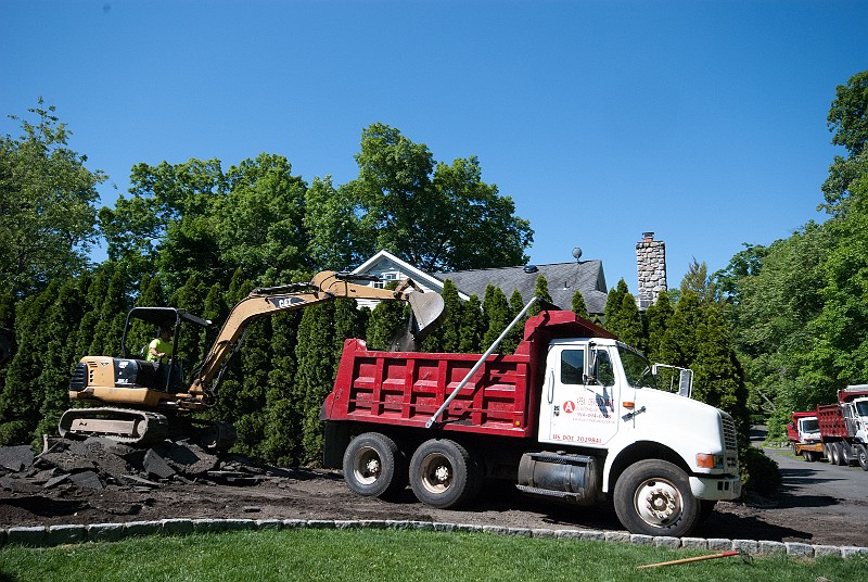DSC_1809.jpg - Chunks are dropped into the dump truck.