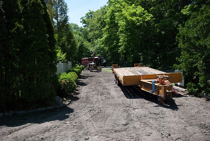 DSC_1822.jpg - The lower driveway gets the same treatment.