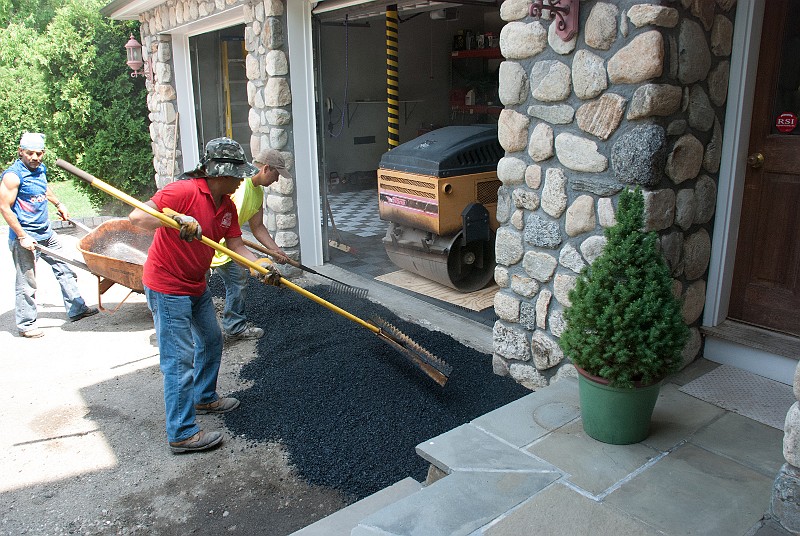 DSC_1875.jpg - Near the house, the spreading is done by hand.  The roller is parked in the garage.