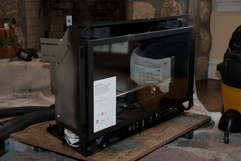 DSC_9057.jpg - Here is the Jotul gas insert, unpackaged.
