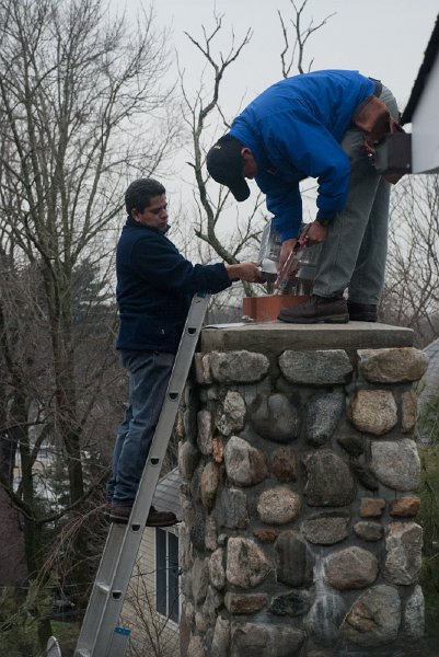 DSC_9088.jpg - More high-temperature caulk is used to seal the cap.