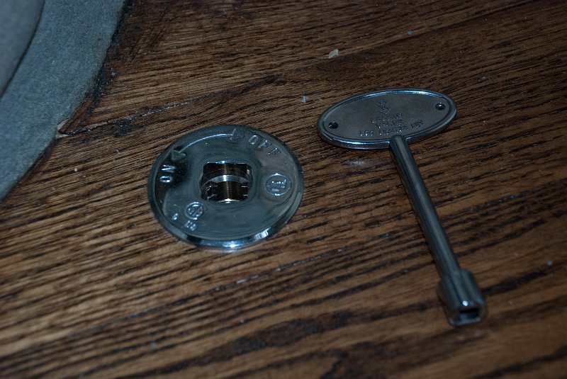 DSC_9170.jpg - Don't lose that key!
