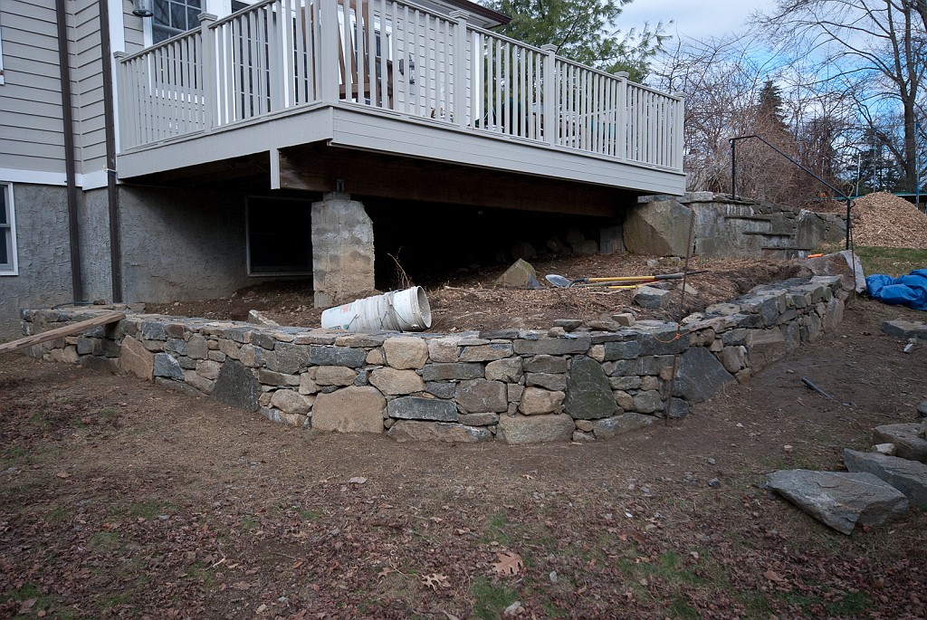 DSC_8411.jpg - Most of this wall is complete.
