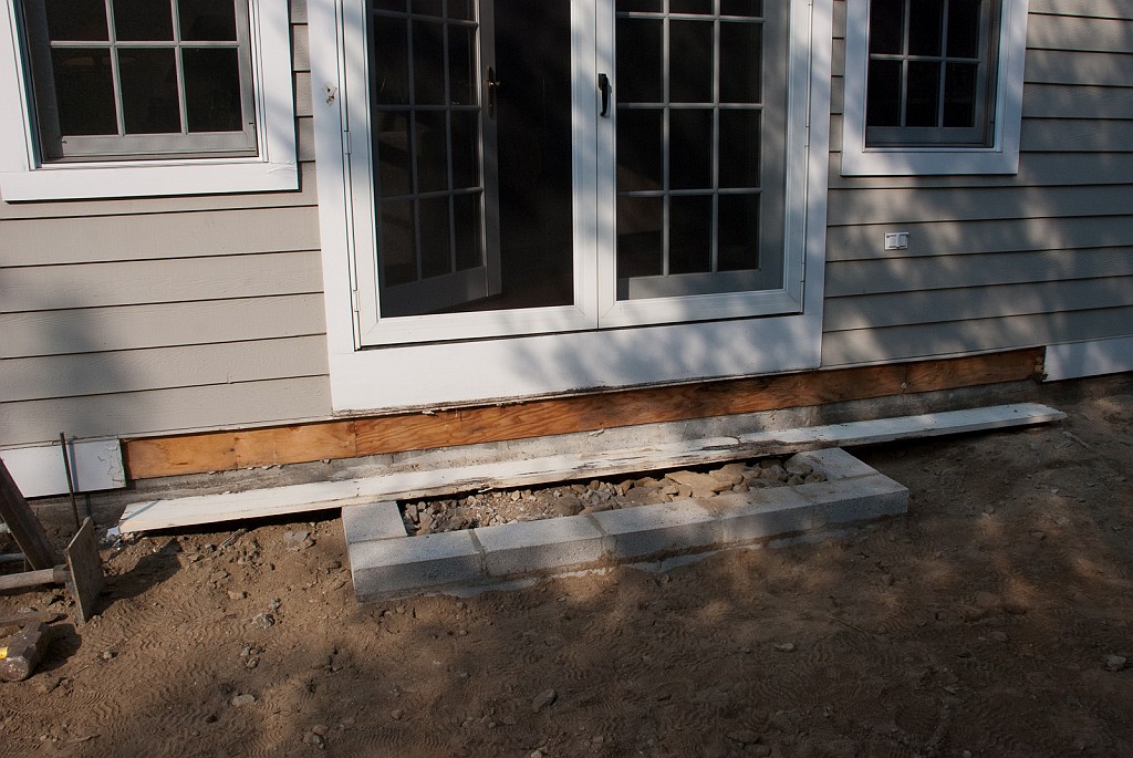 DSC_8593.jpg - Fortunately, the wood rot was limited to the trim board.  The rest is in pretty good shape.