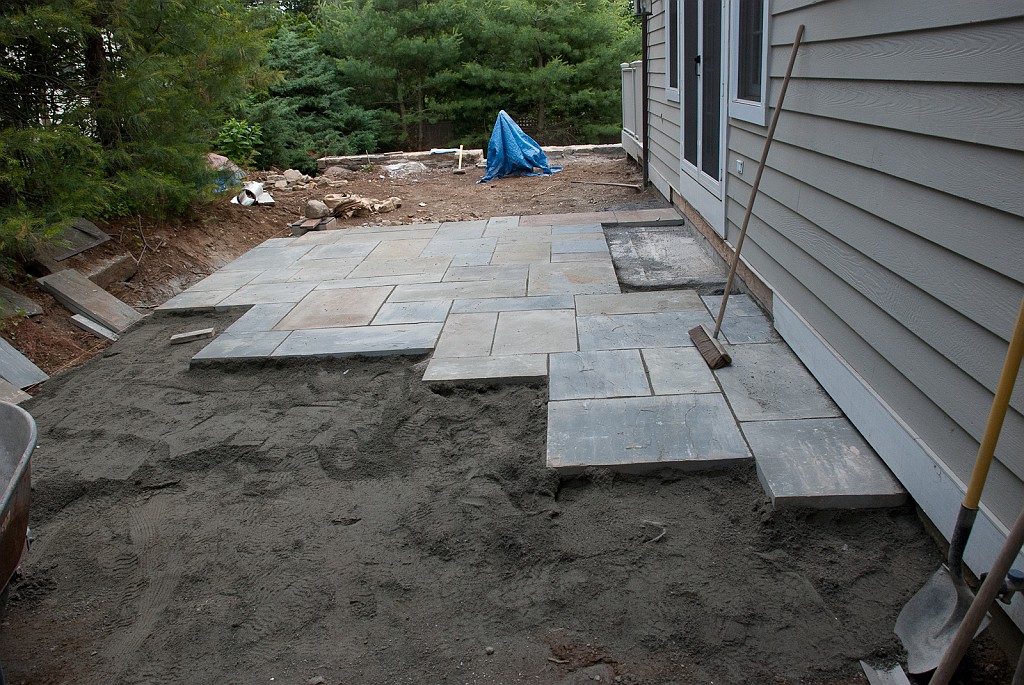 DSC_8618.jpg - The flagstones are being layed out in tamped stone dust.