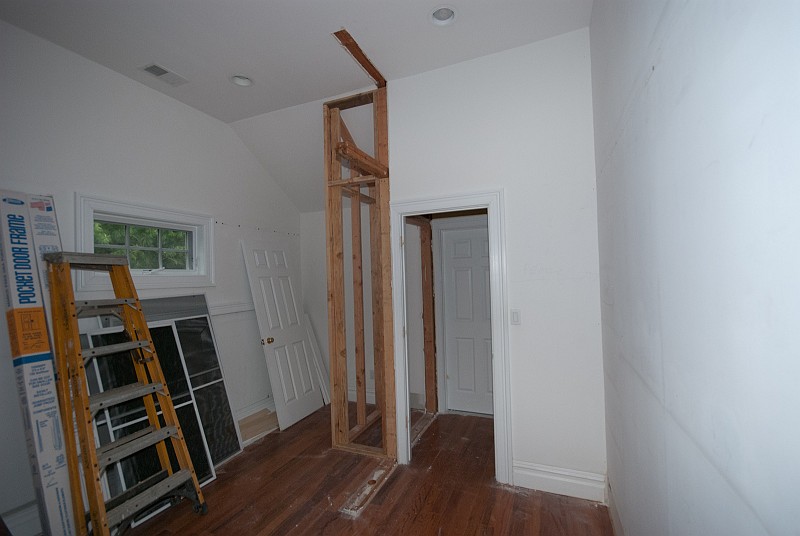 DSC_9335.jpg - Right closet, linen closet and bath.
