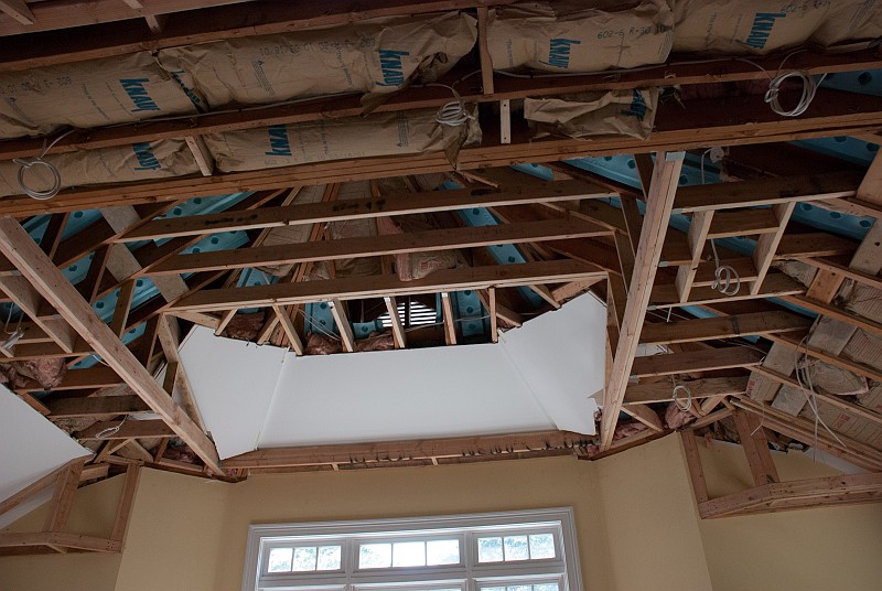 DSC_9553.jpg - That triangular gable vent (visble near the center of this photo) is a critical part of the plan.