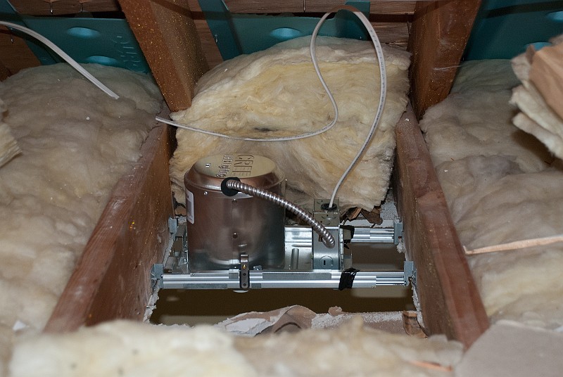DSC_9596.jpg - The new light housings have been installed above the closets.  These are Cree H6 housings for the LR6 LED 'light engines.'  Don't call them 'bulbs!'