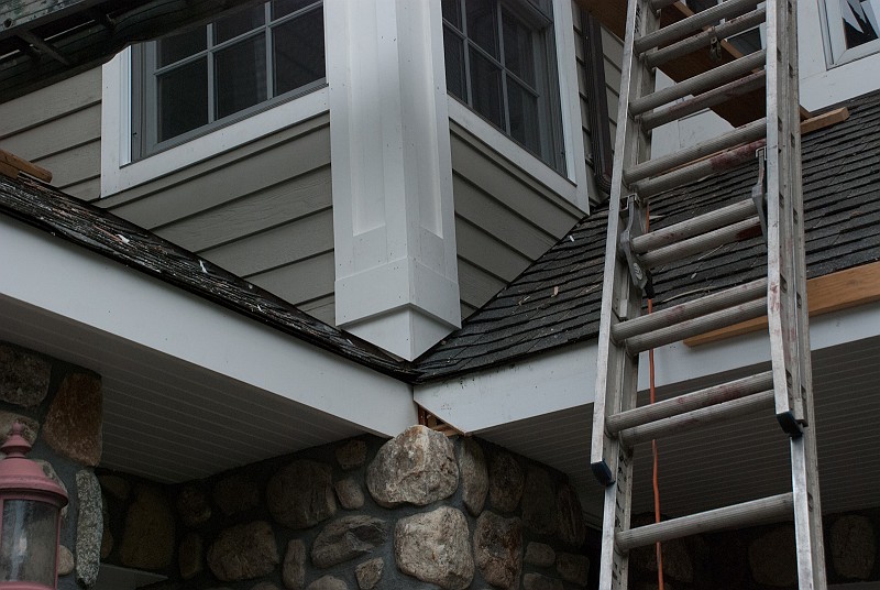 DSC_9670.jpg - Detail of the recessed corner trim.  Much like the sketch.