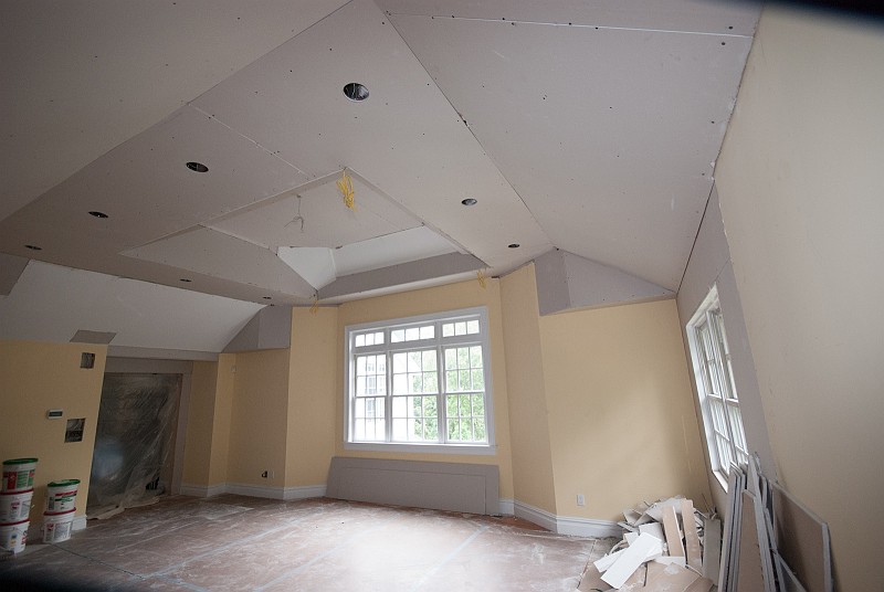 DSC_9804.jpg - The sheetrock crew came in this morning.  They cut and nailed up all the sheetrock in just two hours.  It would have taken me days.