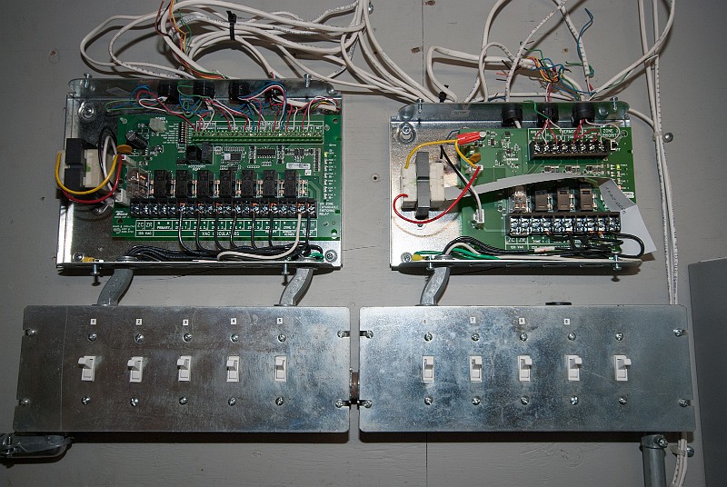 DSC_2809.jpg - Taking the covers off of those panels reveals a lot of potential for things to go wrong.  The zone not working is Zone 9, on the far right.  Right away, I spotted someting amiss...