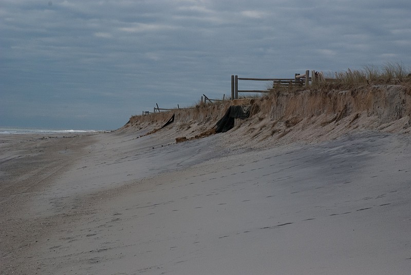 DSC_0370.jpg - The scene repeats at most of the street ends in Harvey Cedars.